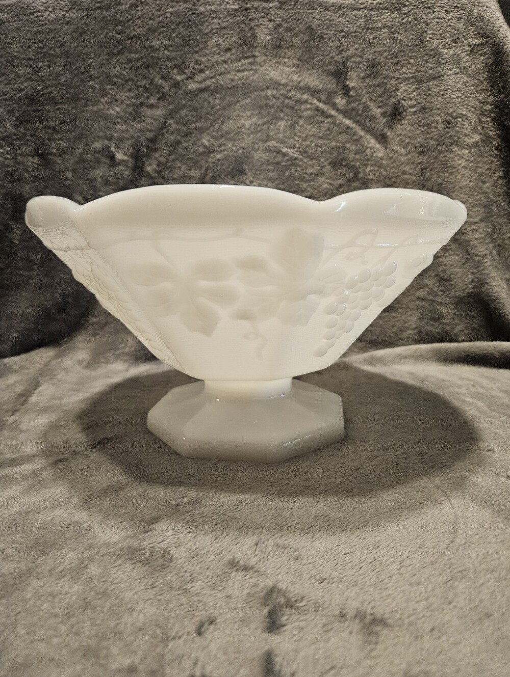 Vintage Anchor Hocking Harvest Grape milk glass pedestql Bowl